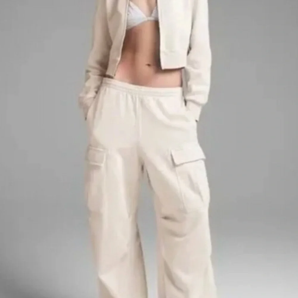 SKIMS Cream Wide Leg Cargo Pants NWT color Buff - Picture 1 of 3